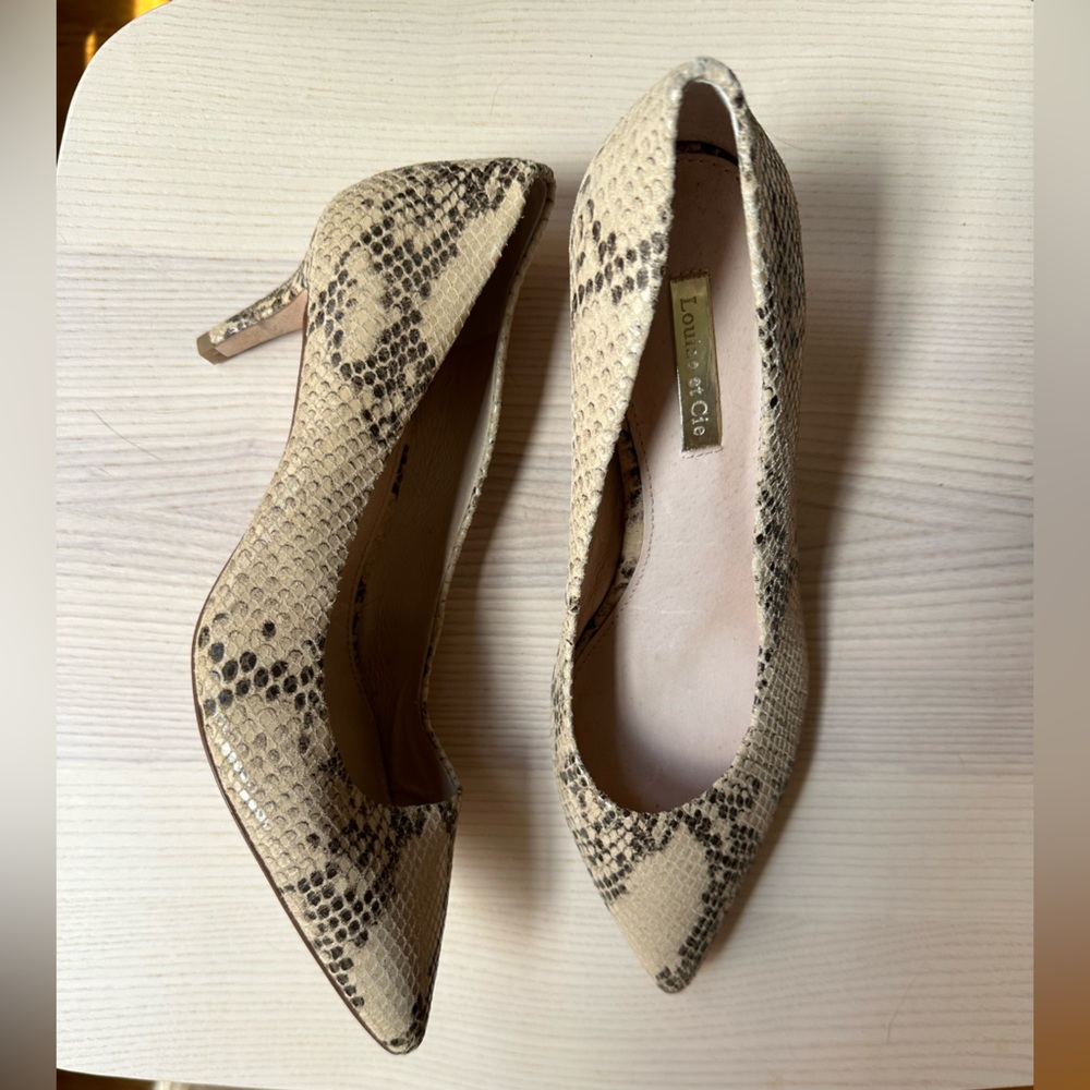 Louise et Cie Snakeskin print kitten heels size 6.5